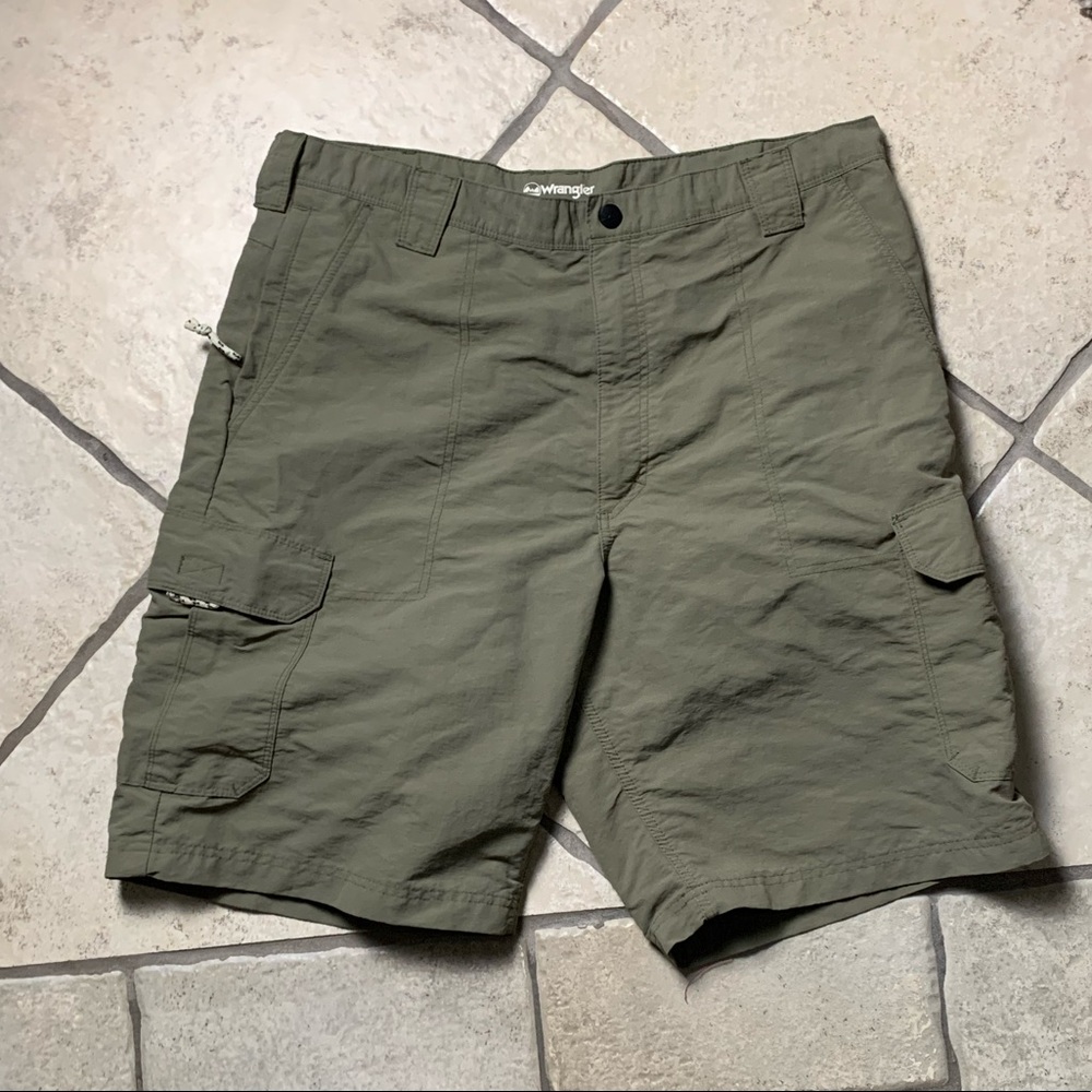 WRANGLER CARGO SHORTS WATER RESISTANT ELASTIC WAIST